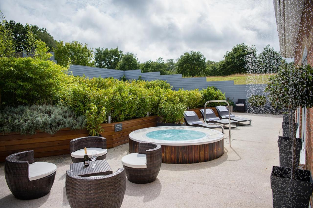 Lakeside Park Hotel & Spa Fishbourne  Esterno foto