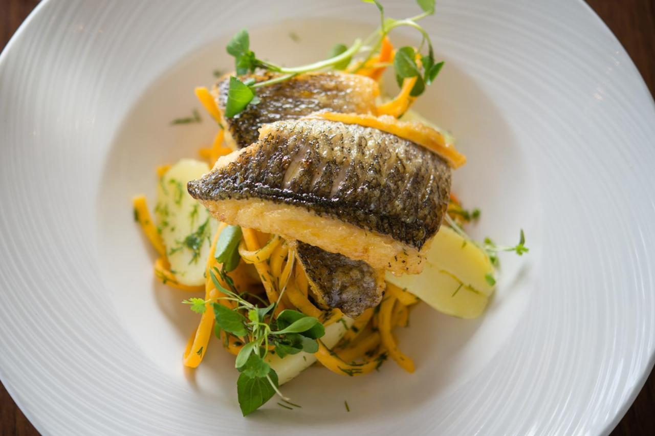 Lakeside Park Hotel & Spa Fishbourne  Esterno foto
