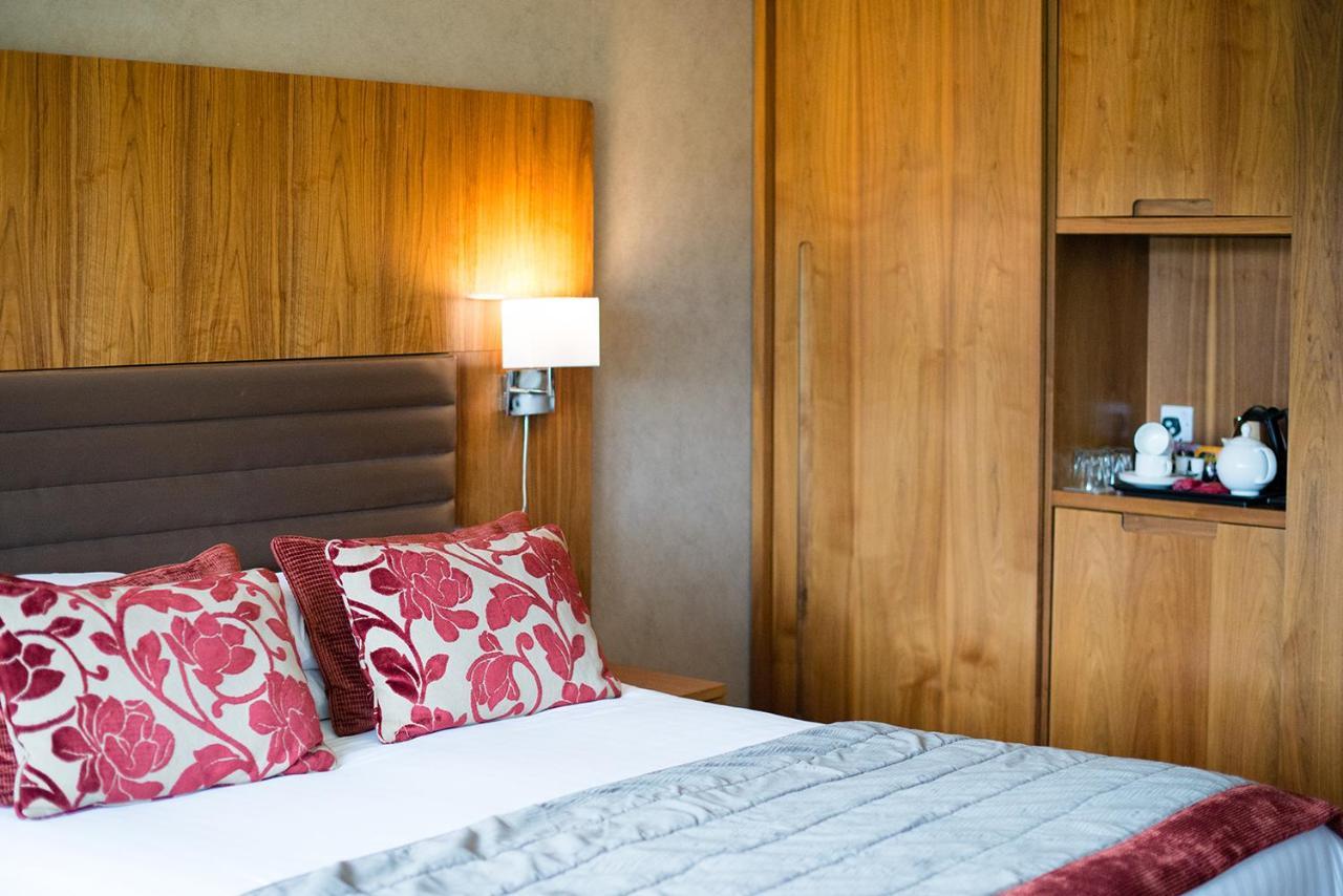 Lakeside Park Hotel & Spa Fishbourne  Esterno foto