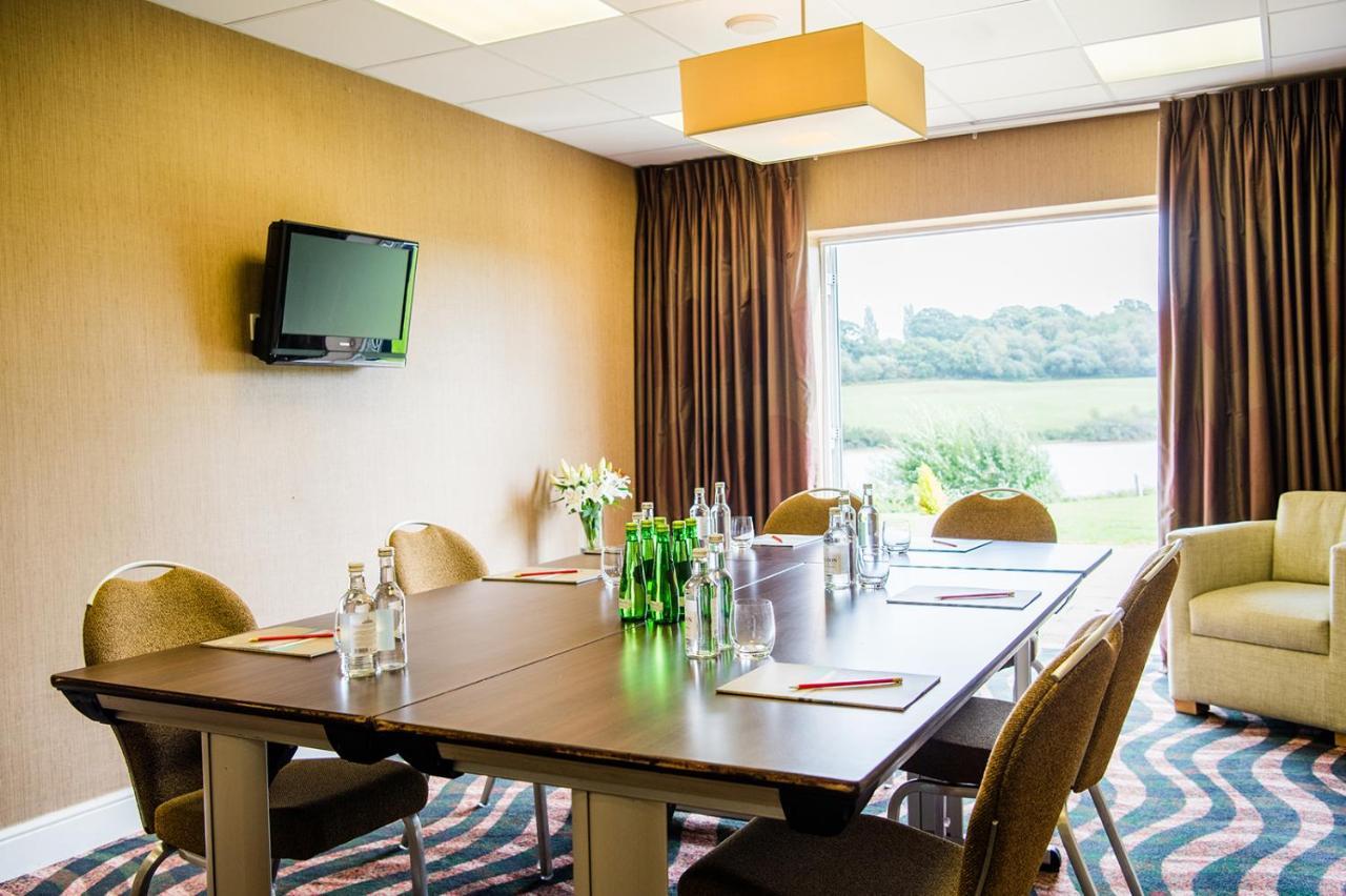 Lakeside Park Hotel & Spa Fishbourne  Esterno foto