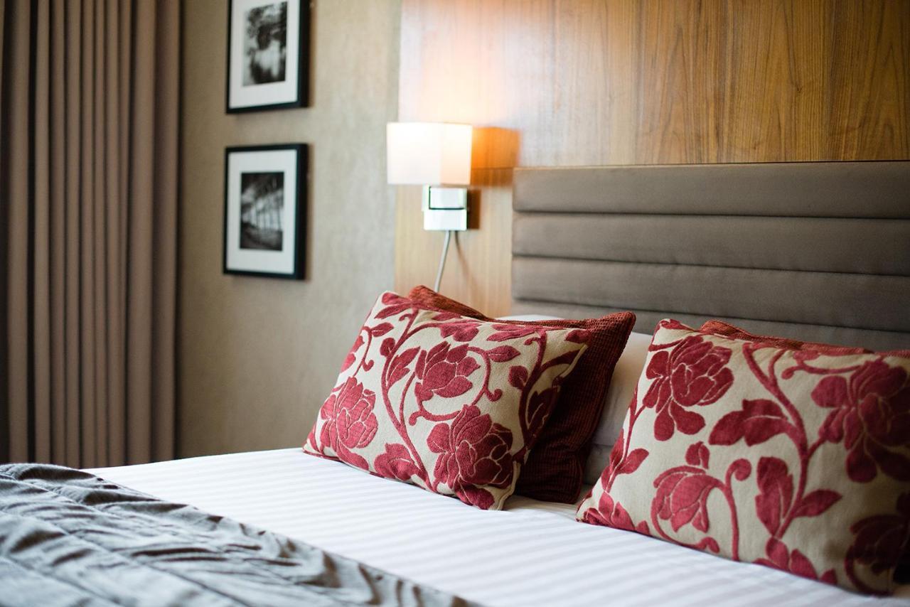 Lakeside Park Hotel & Spa Fishbourne  Esterno foto