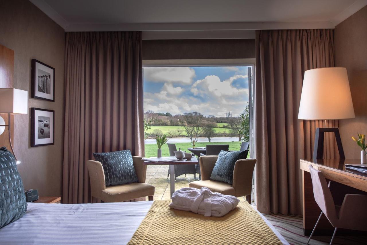 Lakeside Park Hotel & Spa Fishbourne  Esterno foto