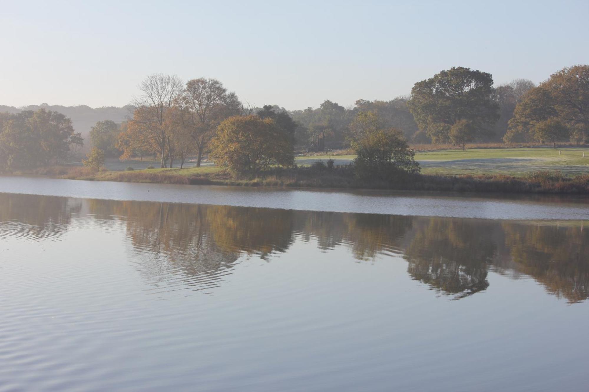 Lakeside Park Hotel & Spa Fishbourne  Esterno foto