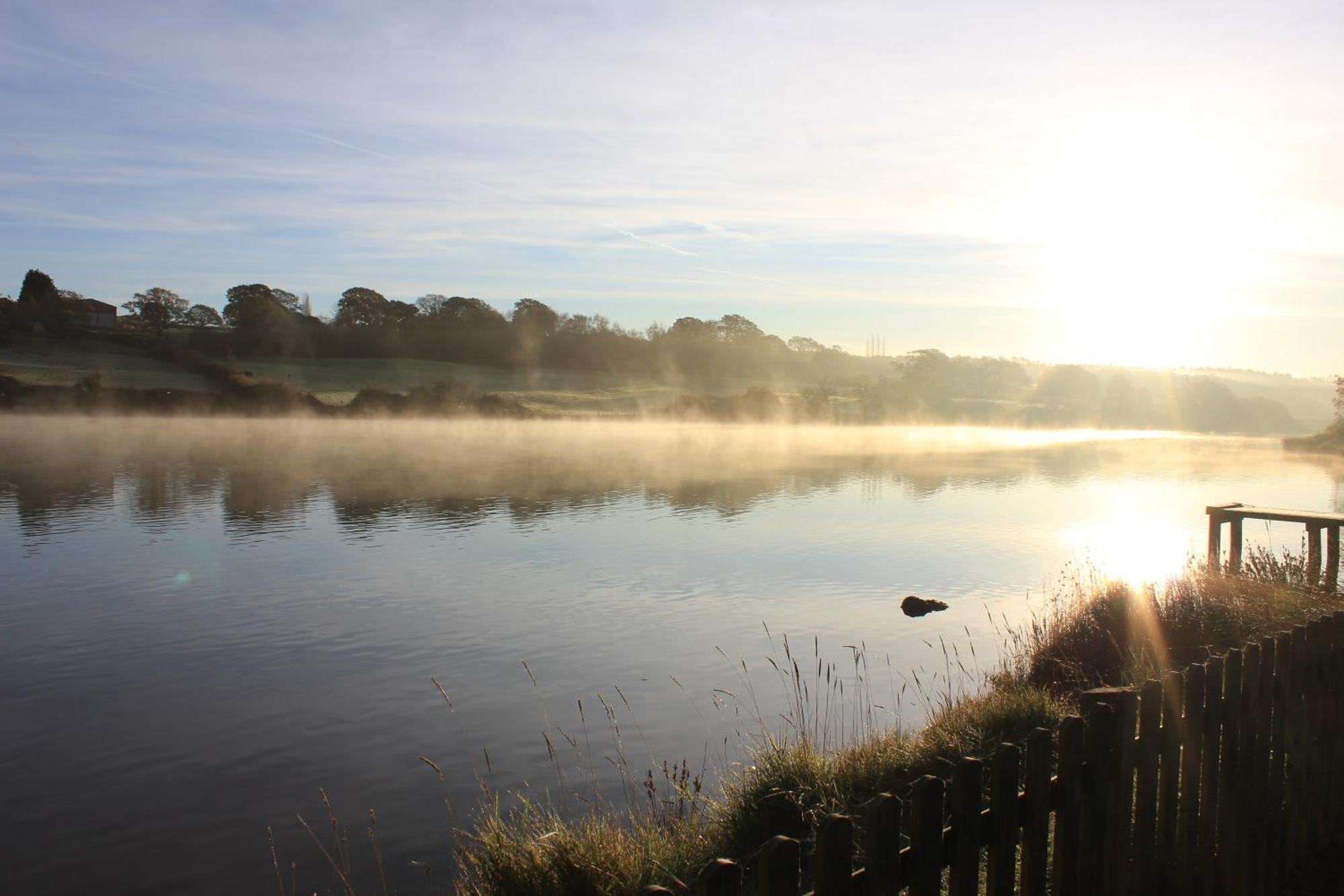 Lakeside Park Hotel & Spa Fishbourne  Esterno foto