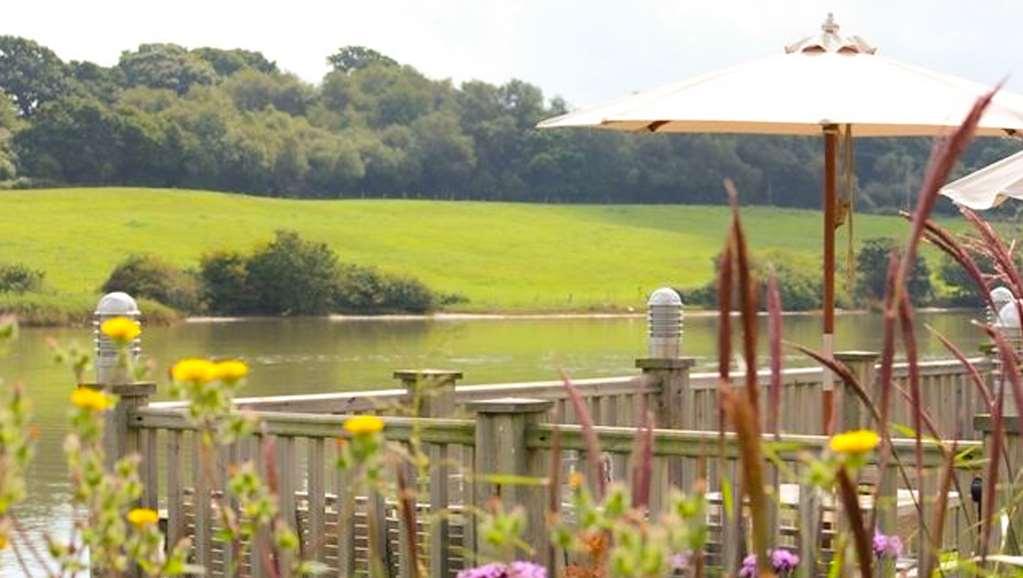 Lakeside Park Hotel & Spa Fishbourne  Esterno foto